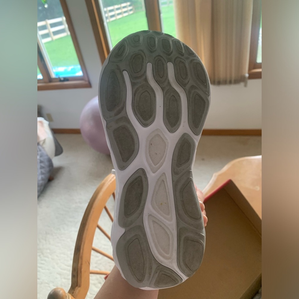 New Balance Shoes - Picture 4 of 5